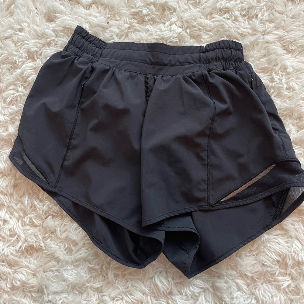 Lululemon HOTTY HOT shorts